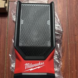 Milwaukee M18 Speaker With Audio Link And Bluetooth 