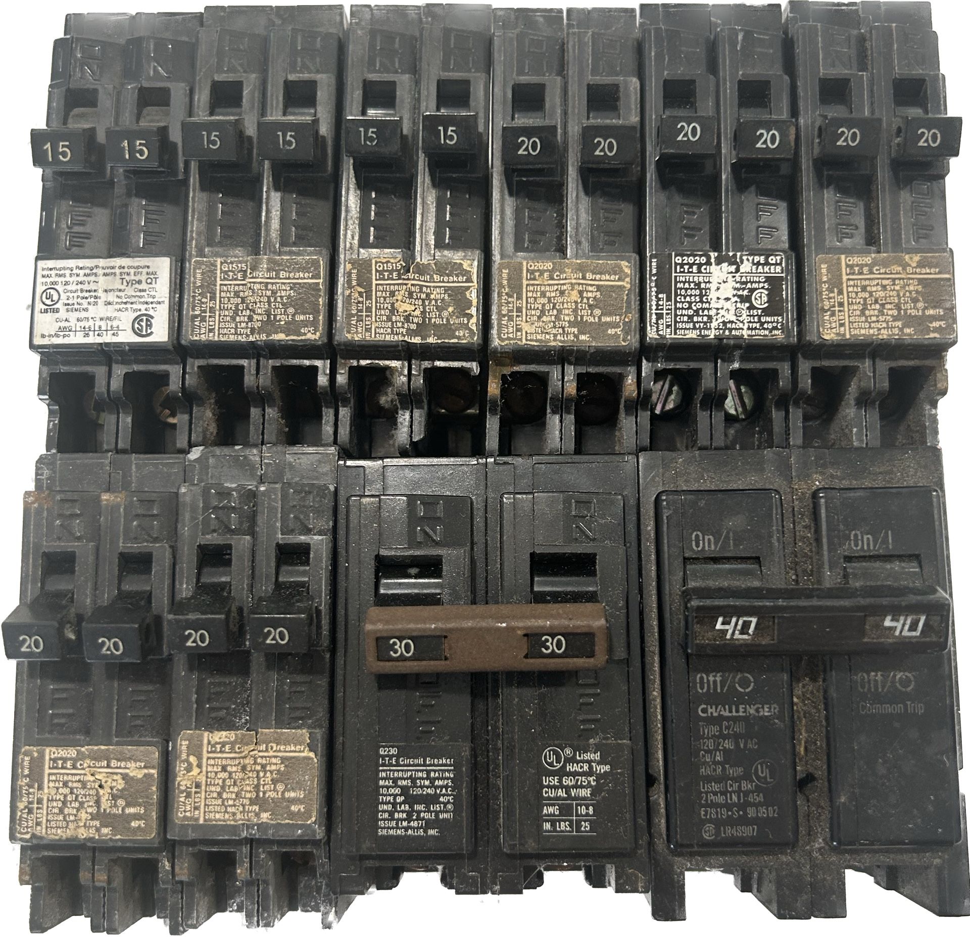 Siemens 10 Total Circuit Breakers Two 1 Pole (15A 20A 30A 40A) Challenger