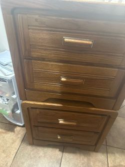 Two night stand in very good condition