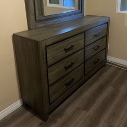 Solid Dresser With Mirror New