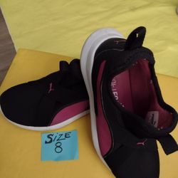 PUMAS GIRLS SHOES 👟.  $12