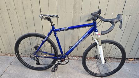 Gravel road bike