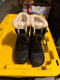 Snow boots