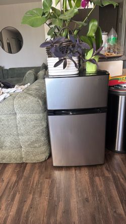 Insignia Mini Fridge with Freezer