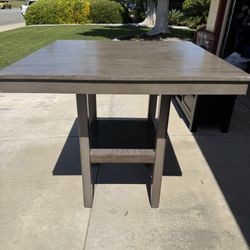 Table/Furniture