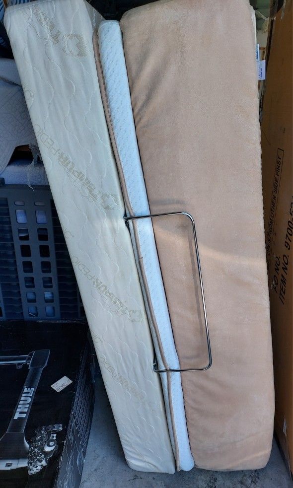 Tempurpedic Firm Mattress USED Queen with adjustable and vibration Base