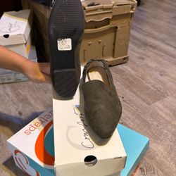 7 1/2 oregano colored flat shoes