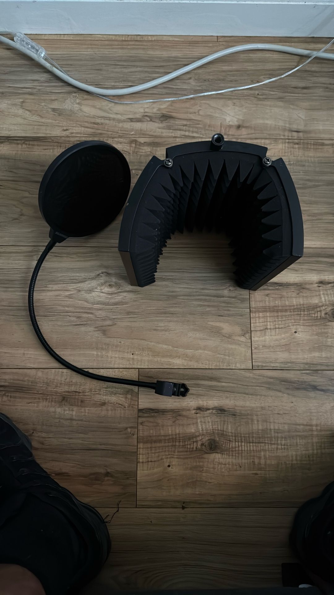 Vocal Isolation Shield & Pop Filter