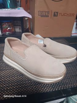 Womens slip on shoes