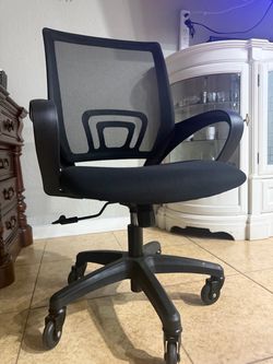 Black Mesh Mid-Back Office Chair