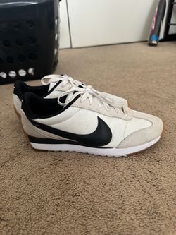 Nike Pacific Women Size 7.5