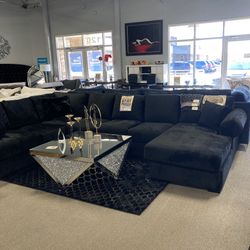 🖤Theater Sectional In Black🖤