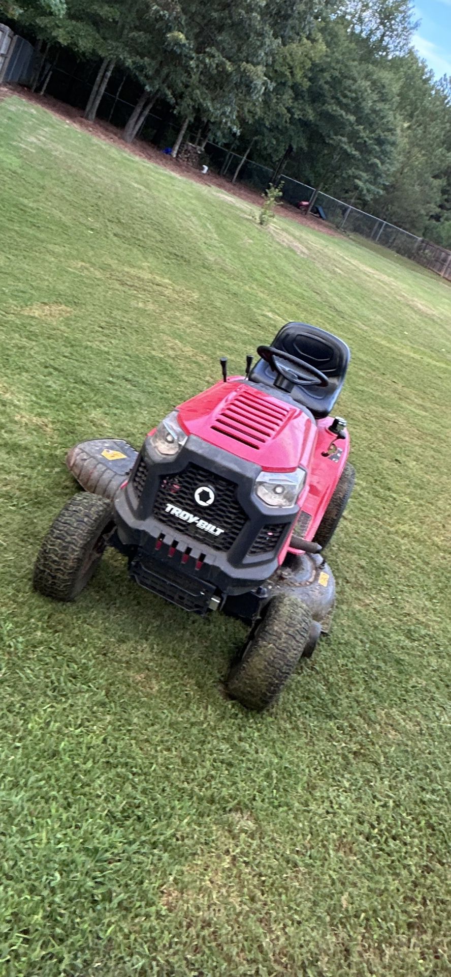 2020 Troybilt Bronco 19HP 42” Lawn tractor Only 30hours 