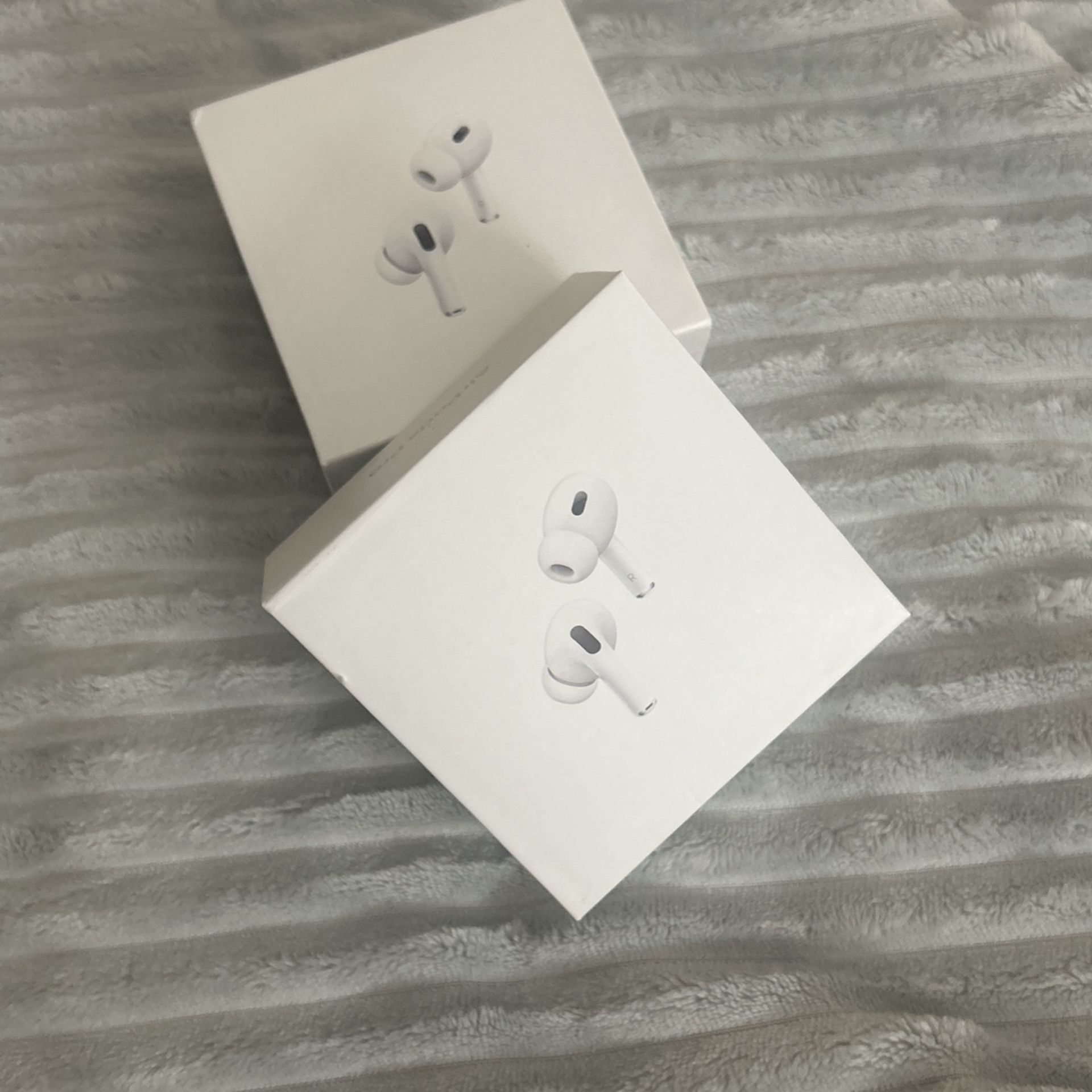 Apple AirPods Pro (2nd Generation) - Lightning