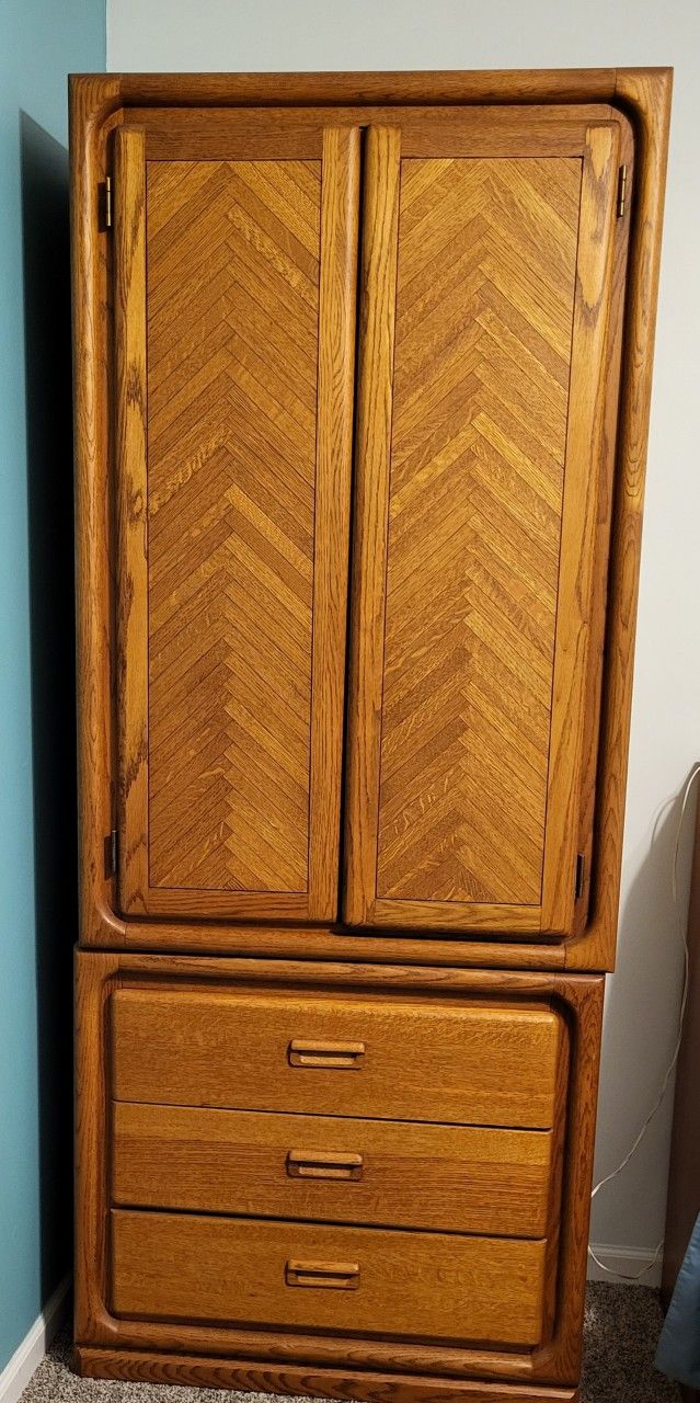 Link-Taylor Solid Oak Armoire, Malibu Model