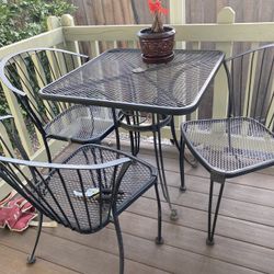 Mesa En Perfectas Condiciones De 4 Sillas