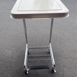 Medical Square Tilt-Lid Hamper