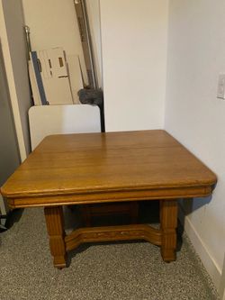 Antique oak dining room table with 4 leaves $250