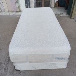 Twin xl tempurpedic memory foam mattress and box spring