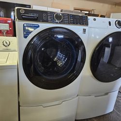 Ge Front Load 9.cubic Washer And Dryer Electric Set. With Steam And Pedestal. New Condition. Offering Warranty Financing. Avaliable True Snap. 