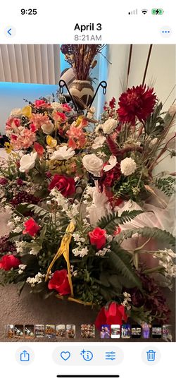 Lots of beautiful arrangements, silky/ dry flowers