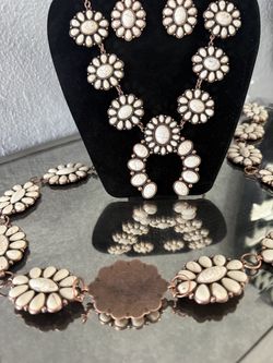 Off white antique set