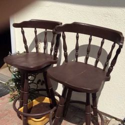 2 Wooden Bar Stool With Swivel 