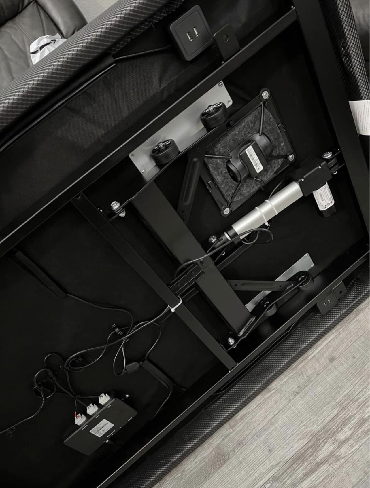 King Size Bed ! King Bed ! Simmons Beautyrest Split King Bed ! King