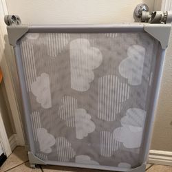 Skip hop Expandable Play Closure 