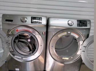 Nice washer and dryer set in excellent condition