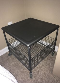 Metal end/rolling table.