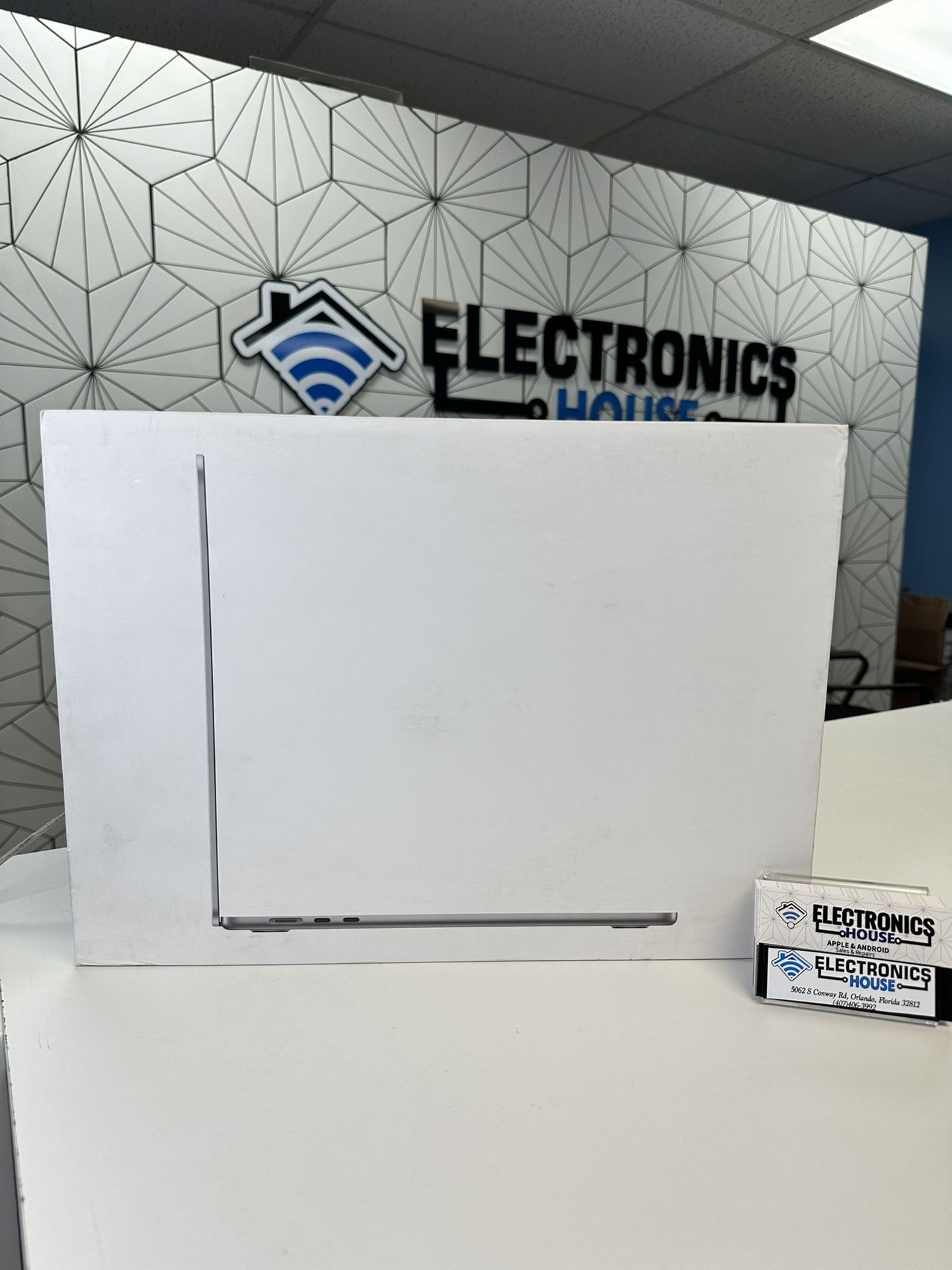 MacBook Air 15inch M2 Apple chip 512ssd New Sealed