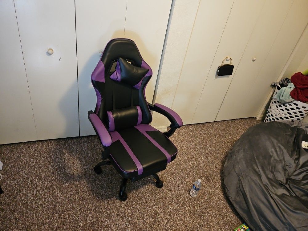 Black And Purple Roling Chair