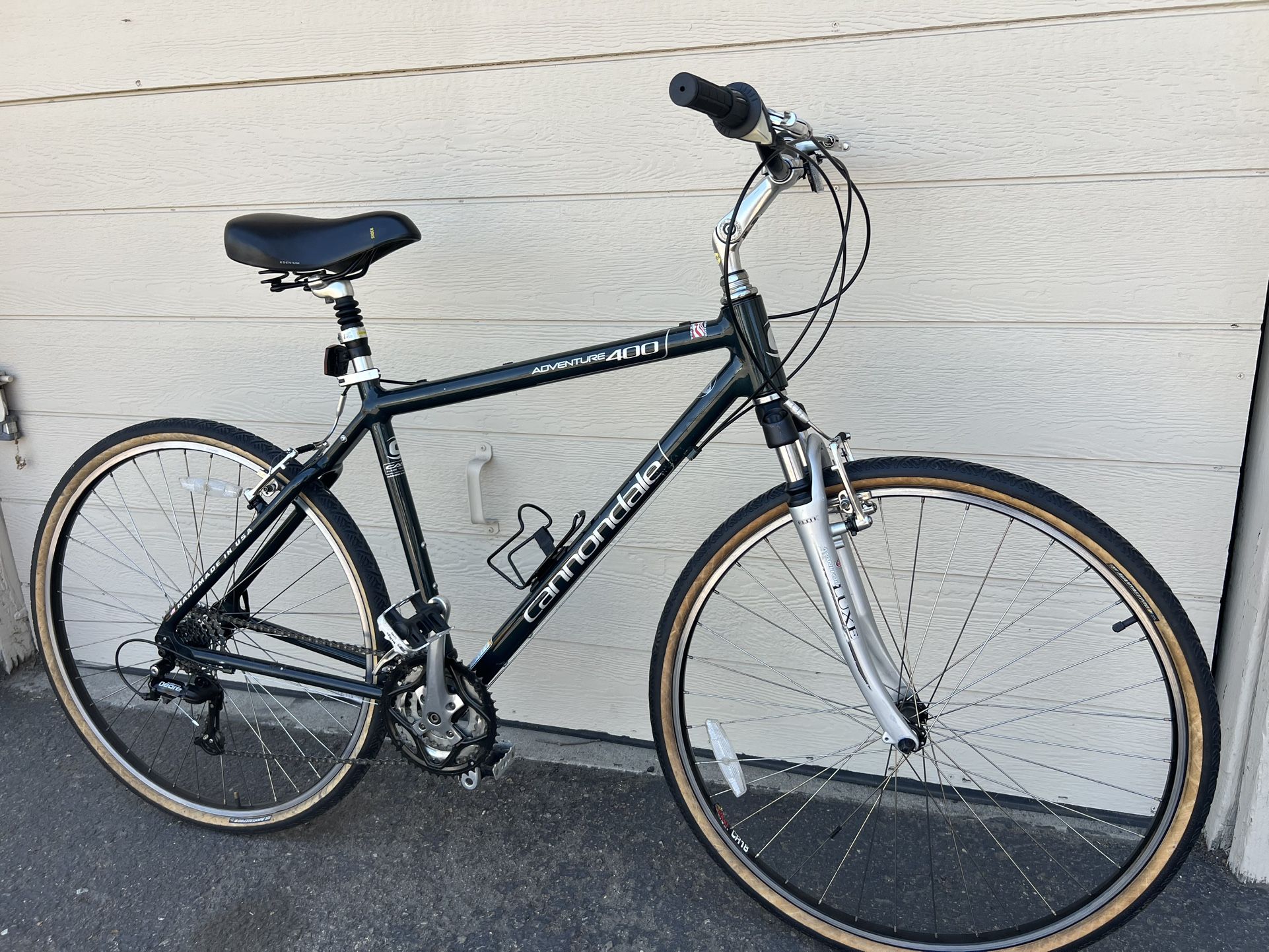 Cannondale Adventure 400 Hybrid Bike