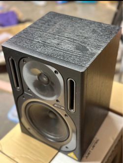 Two Behringer Active 2-Way Speaker - Studio Monitor - Truth B2030 - High Resolution. 8.75 inch