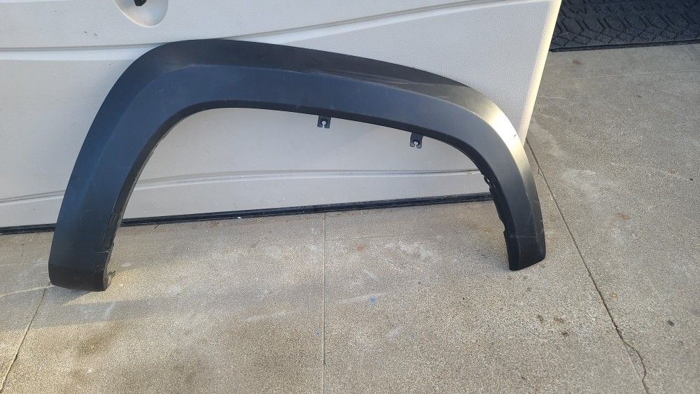 2016 - 2023 TOYOTA TACOMA RIGHT FLARE FENDER MOLDING TEXTURE GENUINE USED OEM.  B1