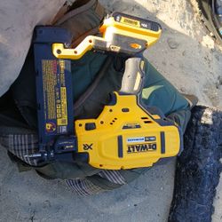 Dewalt 18GA. Brad Nailer