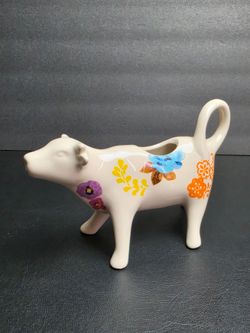 The Pioneer Woman Floral Motif Cow Creamer Retired, Collectable, Cute!