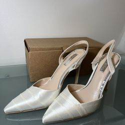 Be Mine Bridal Corinne ruched front slingback heels Ivory Satin (size 6 Women’s)