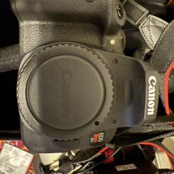 Canon EOS Rebel T6i DSLR Bundle – Like New 💲 Asking $750 (open to negotiate)