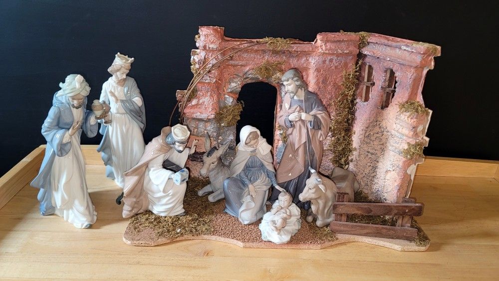 NAO By Lladro 9 Piece Nativity/creche 