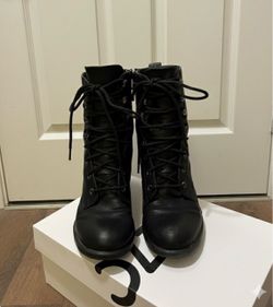 Women’s Black boots By American Rag(size 8) Pick up🛒 In Bellevue) *Check out my Other Posts 🎁