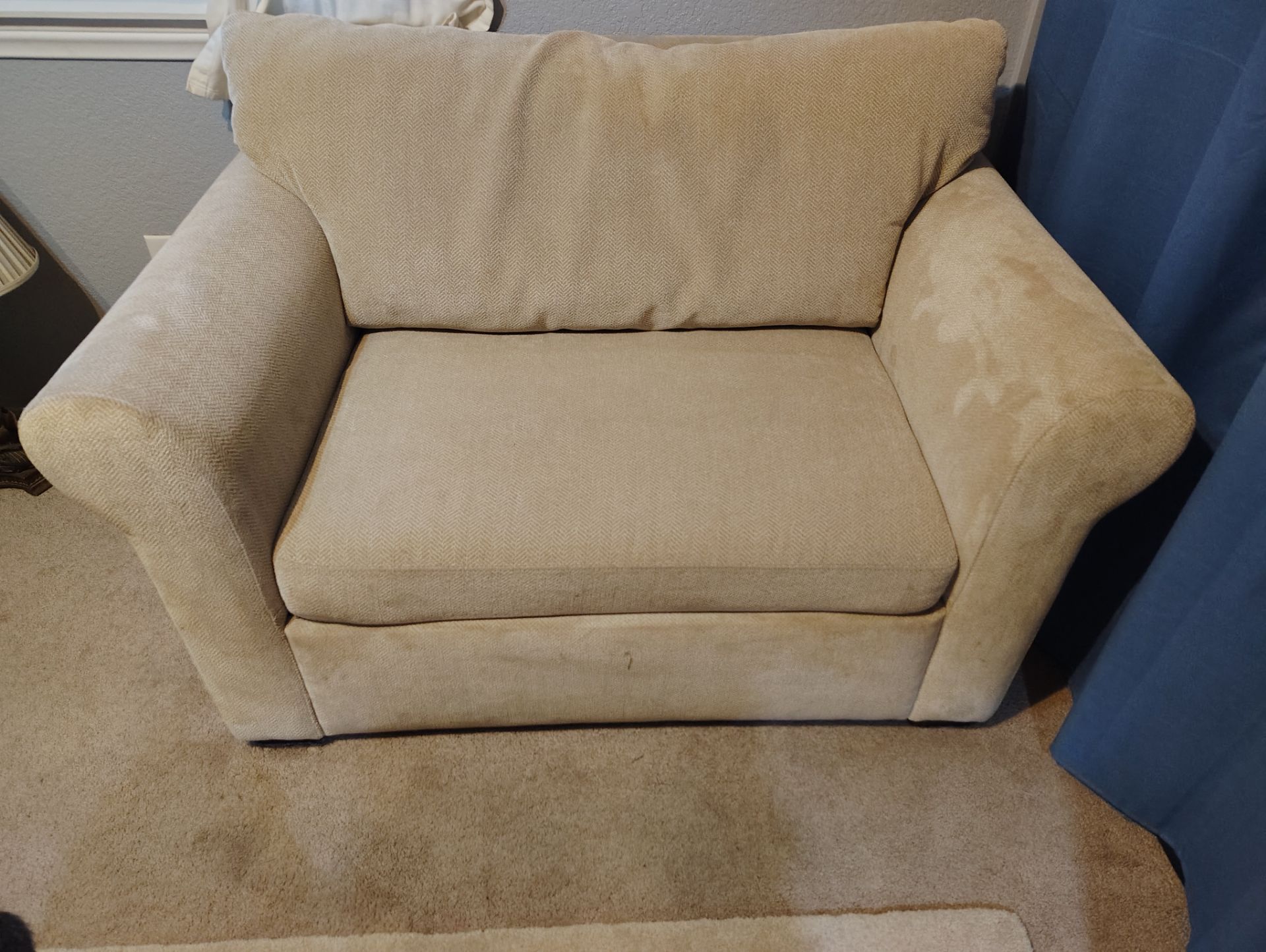 Very nice pull out chair