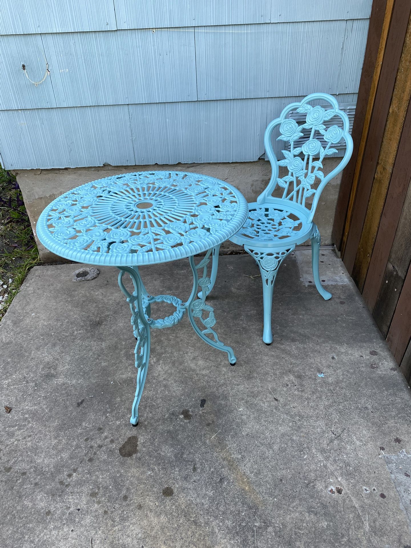 Small Light Weight Bistro Set