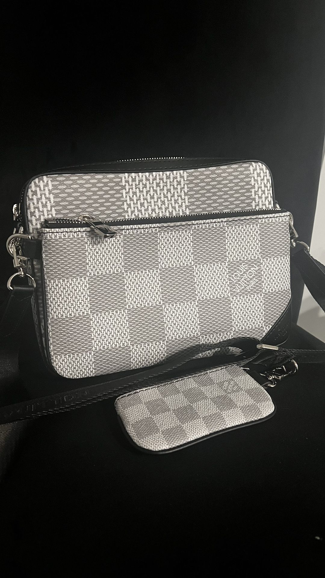 Louis Vuitton Messenger Bag