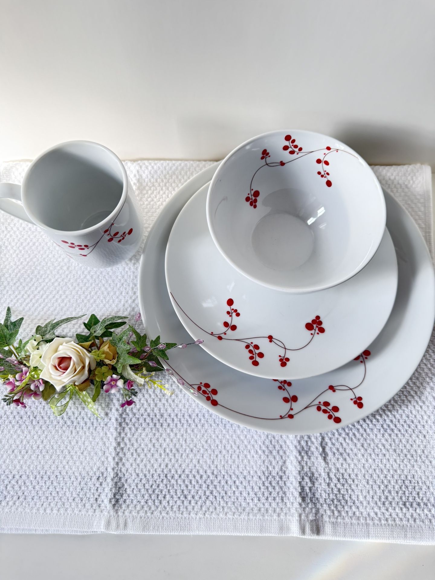 MIKASA red berries 4pc set 6 set available each set $20