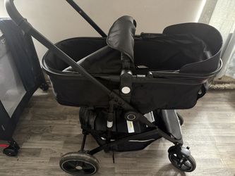 Black reversible stroller