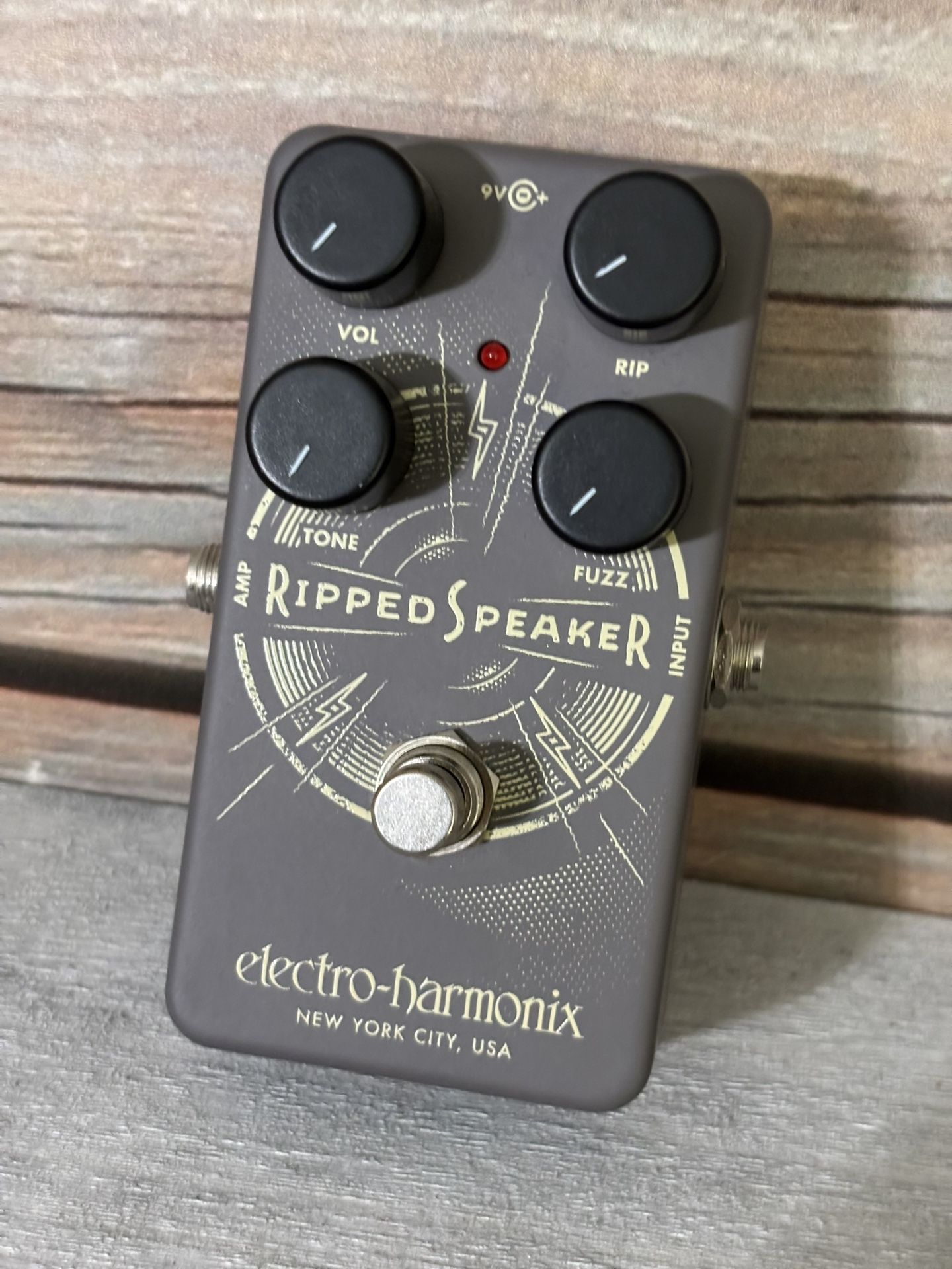 GUITAR FUZZ PEDAL