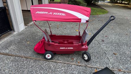 Radio flyer with canopy and cargo bag