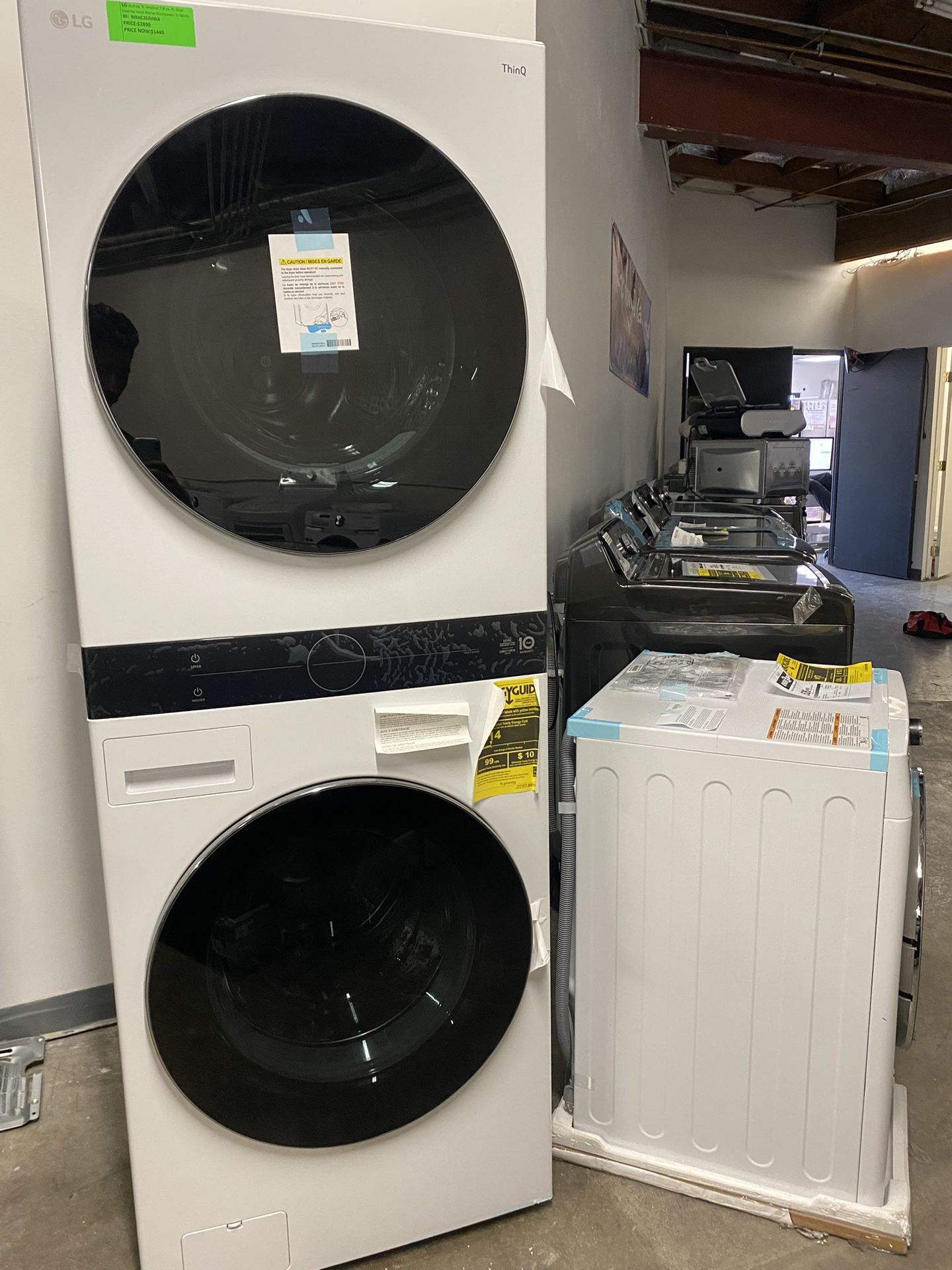 Single Unit LG WashTowerâ„¢ with Center Controlâ„¢ 5.0 cu. ft. Front Load Washer and 7.8 cu. ft. Electric Ventless Heat Pump Dryer